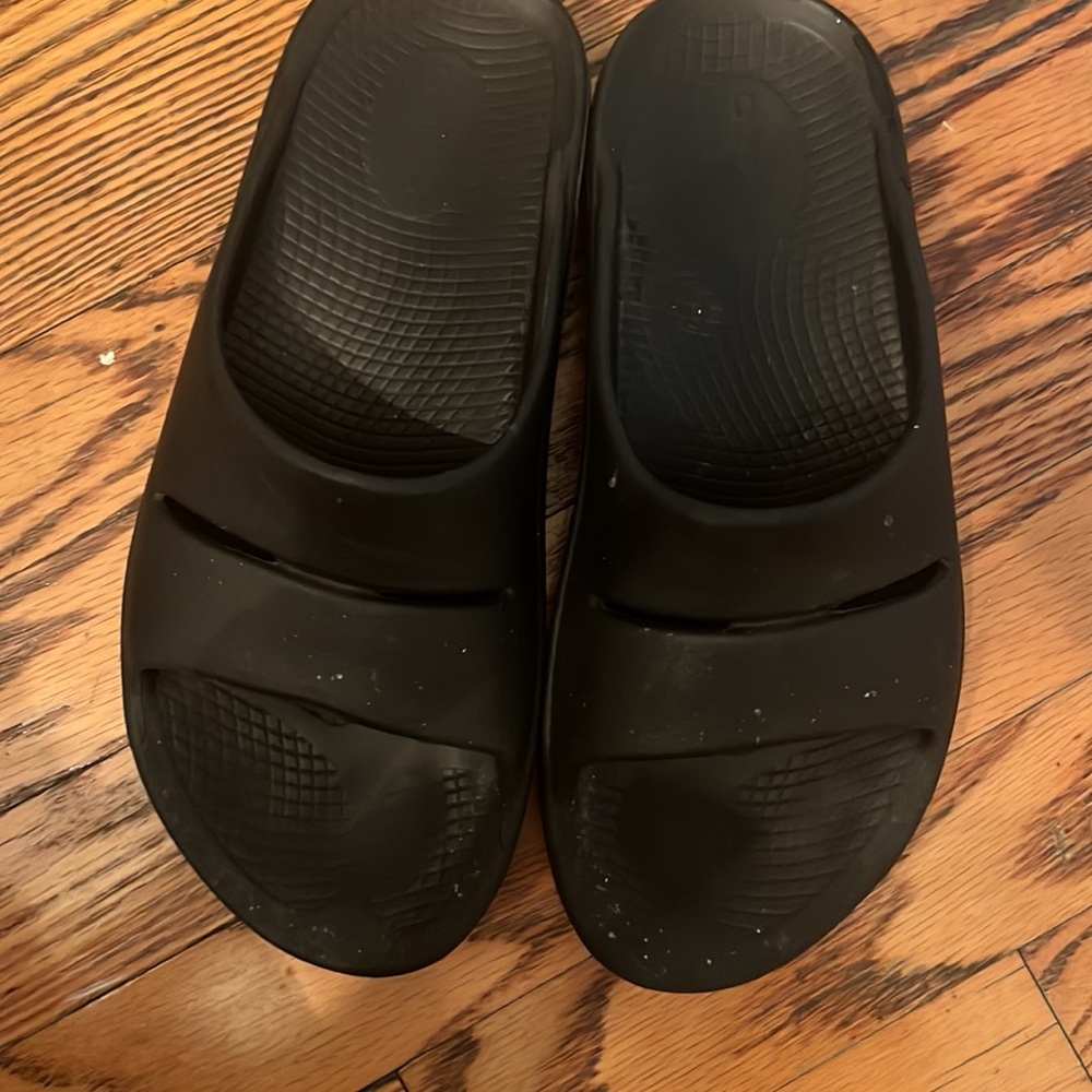 Women’s black ooahh slides black size 8 recovery sandal oofos